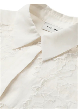 Molly lace short boxy skjorte Jet Stream Copenhagen Muse 